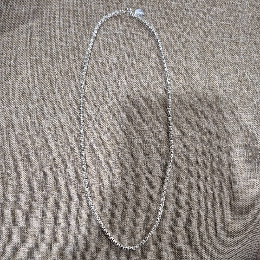 Elegant 18" Sterling Silver 925 Round Box Necklace